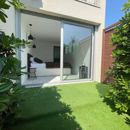 Loft Red Lights アパート